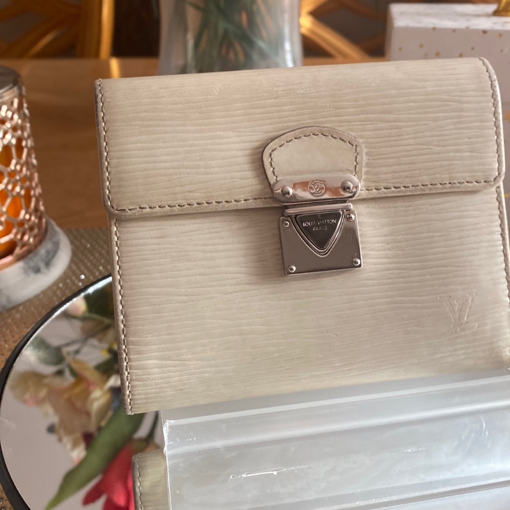 EUC Louis Vuitton Ivory Epi Leather Koala Wallet $275